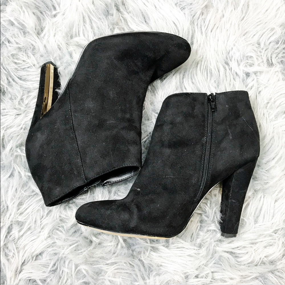 ‼️$15 SALE‼️ Call It Spring Black Booties w/ Gold